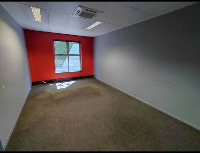 2,002M² OFFICE TO LET IN WATERFALL